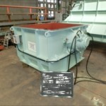 Separately feeding device